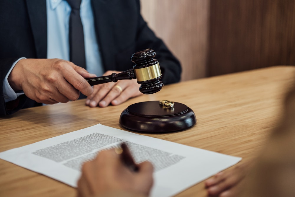 Divorce : comment obtenir la prise en compte d'un contrat de licence étranger en France ?