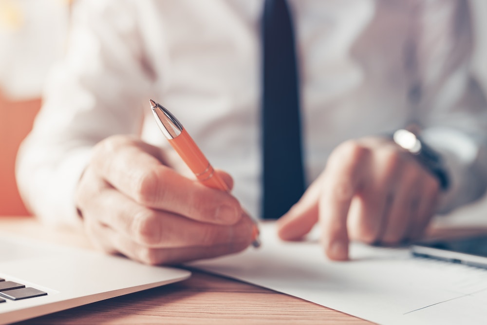 Comprendre le Contrat de Bail Commercial: Guide Expert pour les Entrepreneurs
