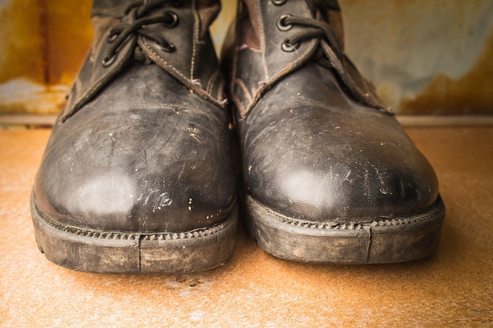 L'obligation du port de chaussures de sécurité: un enjeu crucial pour la santé et la sécurité au travail