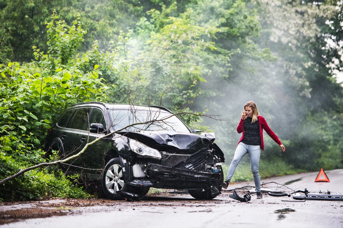 Accident sans tiers identifié : Vos droits et recours en assurance automobile